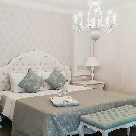 Ena Boutique & Residences ホテル