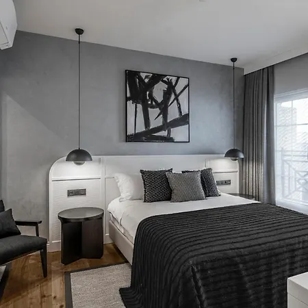 Ena Boutique & Residences ホテル 4*