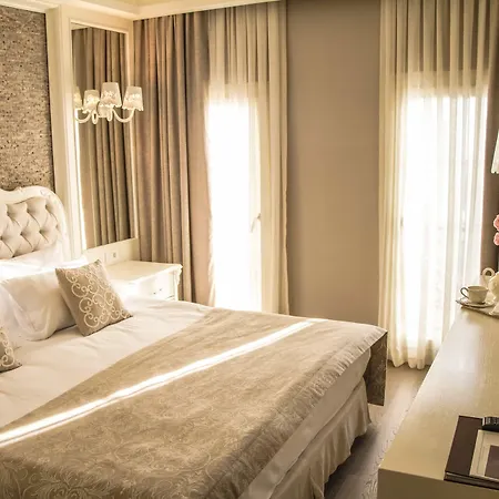Ena Boutique & Residences Hotel 4*