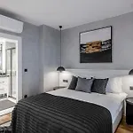 Ena Boutique & Residences ホテル 4*