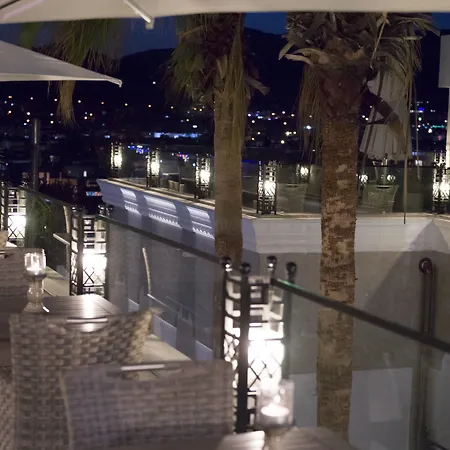 Ena Boutique & Residences ホテル