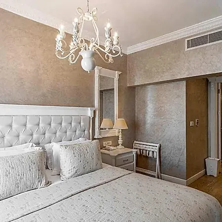 ホテル Ena Boutique & Residences 4*