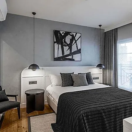 Ena Boutique & Residences ホテル 4*