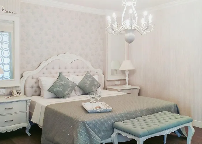 Ena Boutique & Residences 호텔