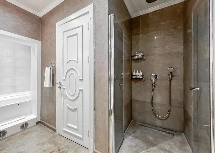 Ena Boutique & Residences 호텔 4*