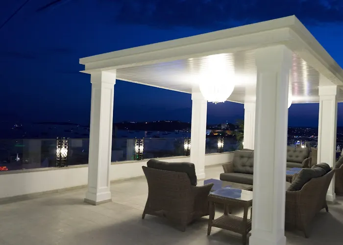 Ena Boutique & Residences 호텔 4*