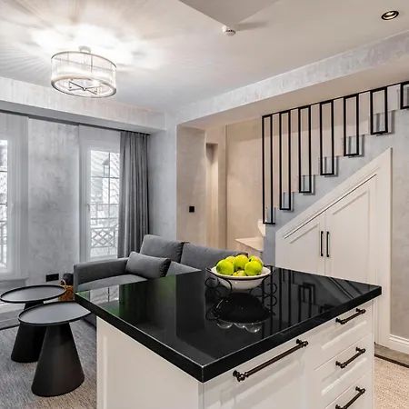 Hotel Ena Boutique & Residences 4*