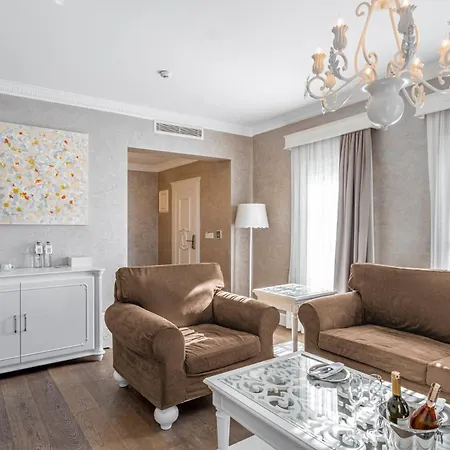 Ena Boutique & Residences Hotel 4*