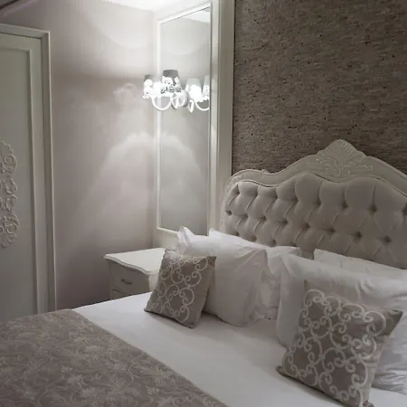 Отель Ena Boutique & Residences 4*