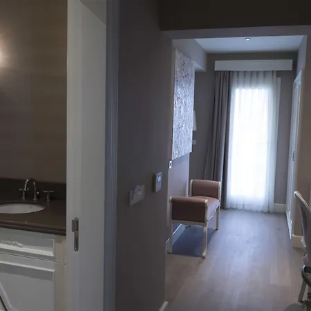 Ena Boutique & Residences Отель