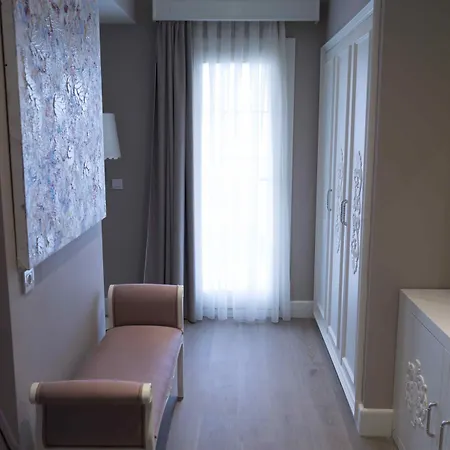 Отель Ena Boutique & Residences 4*