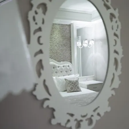 Отель Ena Boutique & Residences